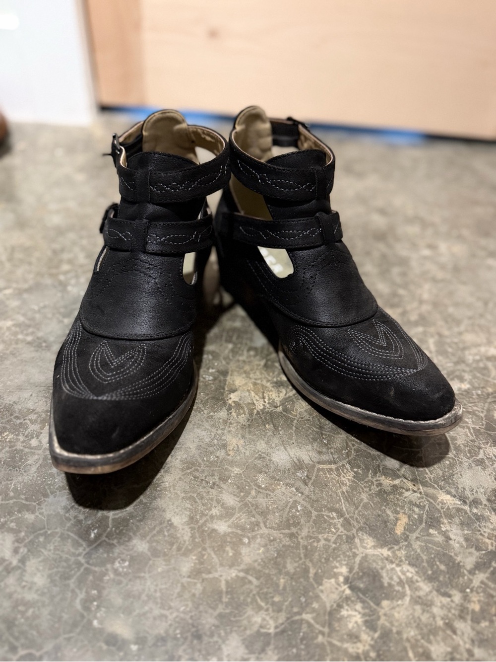 Roper Black Cutout Western-Inspired Ankle Booties